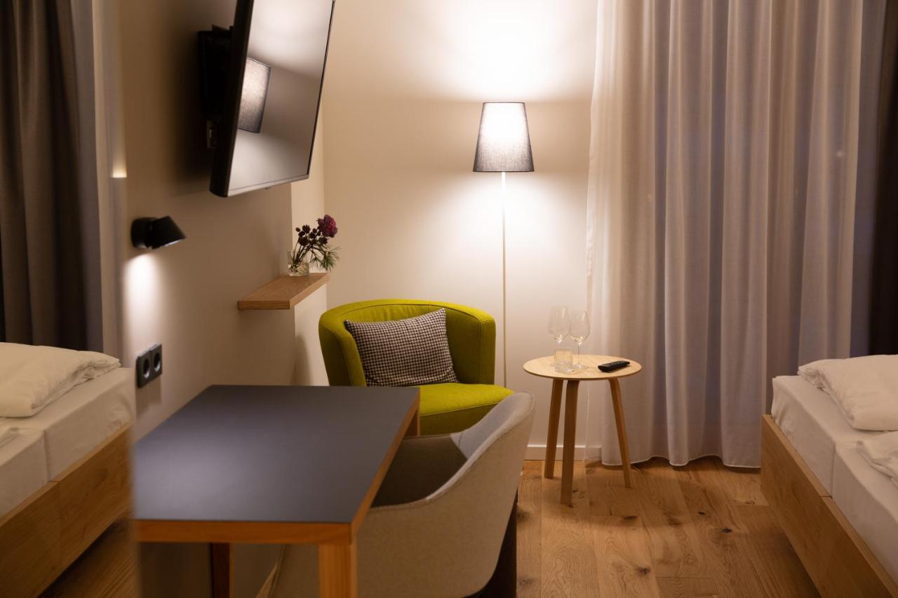 Zum Loewen Hotel Eimeldingen Bagian luar foto