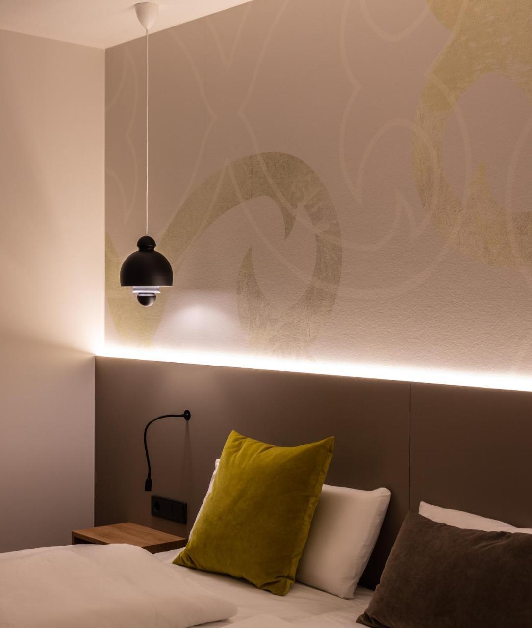 Zum Loewen Hotel Eimeldingen Bagian luar foto